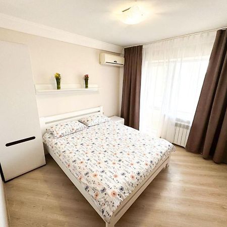 Artal Apartment On Obolonskyi Avenue 16A Kyiv Exterior photo