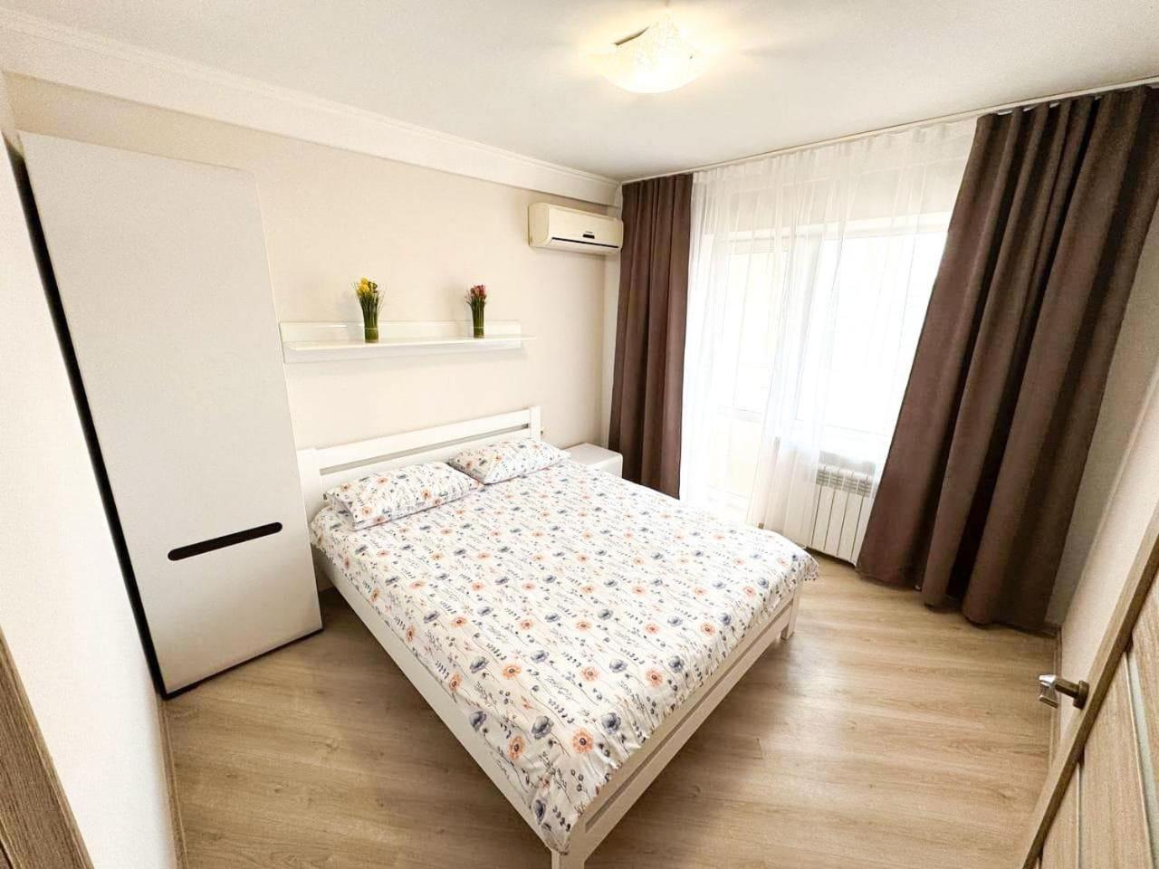 Artal Apartment On Obolonskyi Avenue 16A Kyiv Exterior photo
